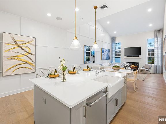 3rd image of 3 Woodmont Circle Riv