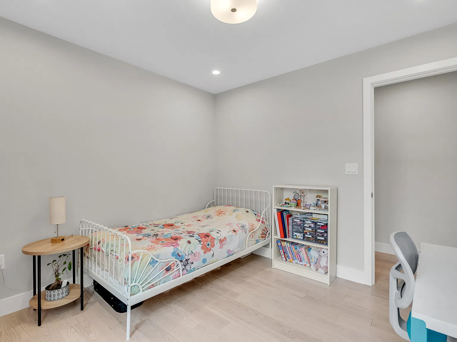 4 bed, 2500 sqft, $6,000 — Photo 2