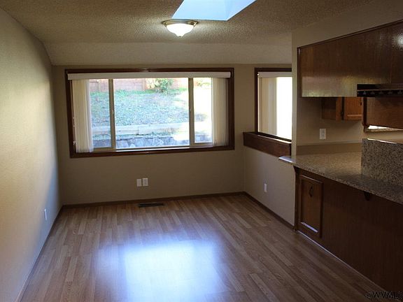 4th image of 2249 Ptarmigan St NW