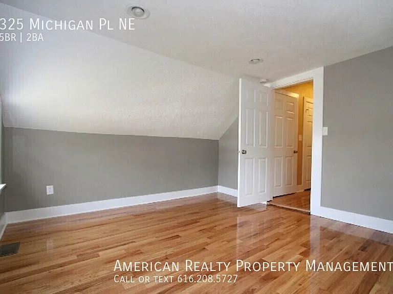 325 Michigan Pl NE — Photo 7