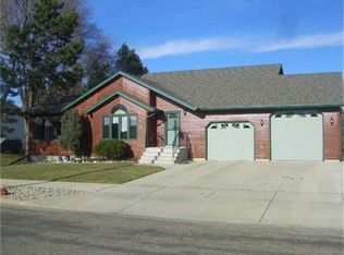 4116 Crown Point Rd NW, Mandan, ND 58554