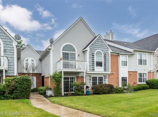 225 Brookwood Dr UNIT 10, South Lyon, MI