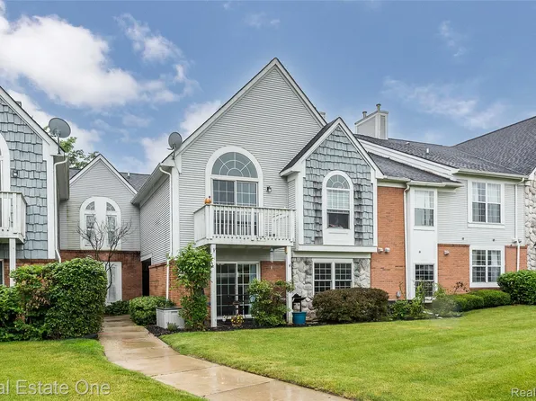 225 Brookwood Dr Unit 10, South Lyon, MI 48178
