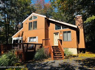 98 S Lehigh River Dr, Gouldsboro, PA 18424