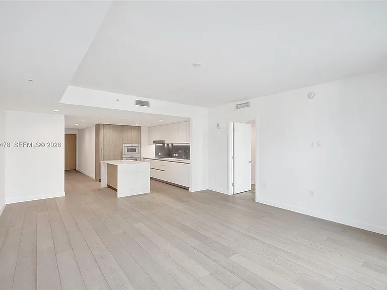 9221 E Bay Harbor Dr #210 — Photo 7