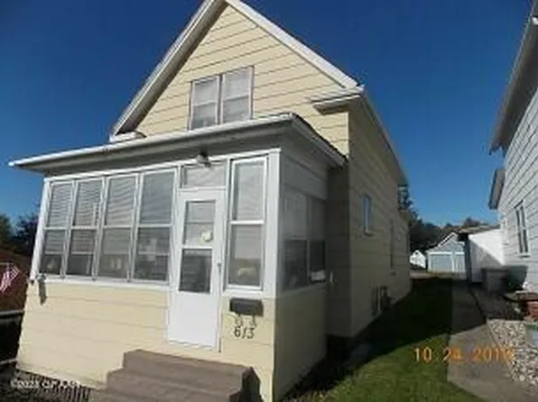 613 N Front St, Crookston, MN 56716