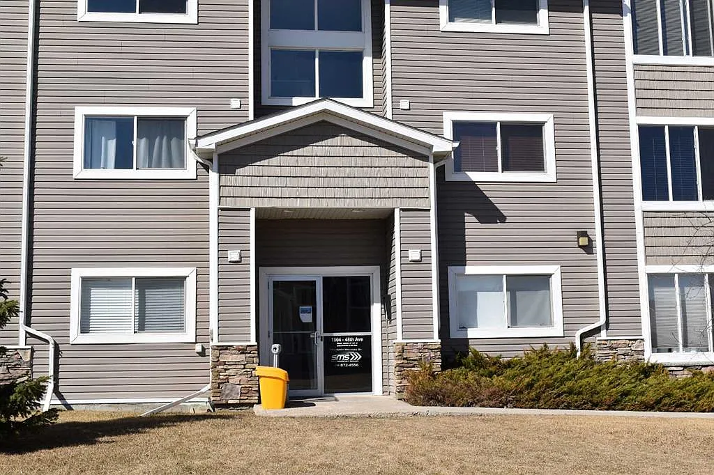 2 bed, 1.0 bath, 805 sqft, $1,300 — Photo 2