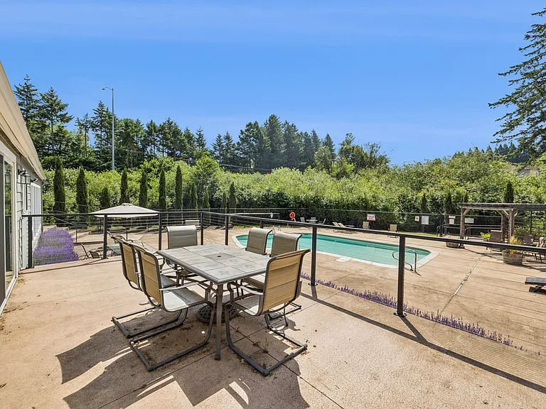 Village At Creekside Townhomes — Photo 8