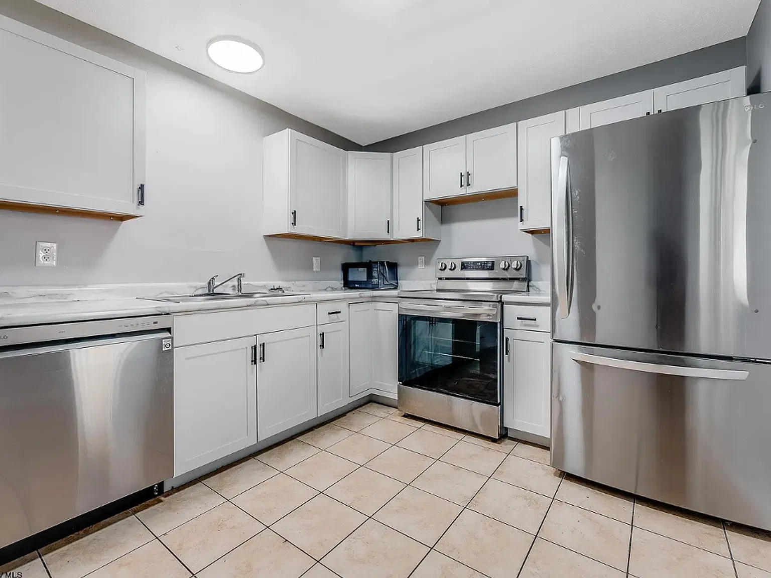 471 Dallas Street — Photo 4
