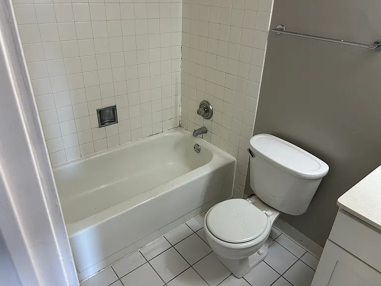 2555-60 N Clark St #4-1504 — Photo 15