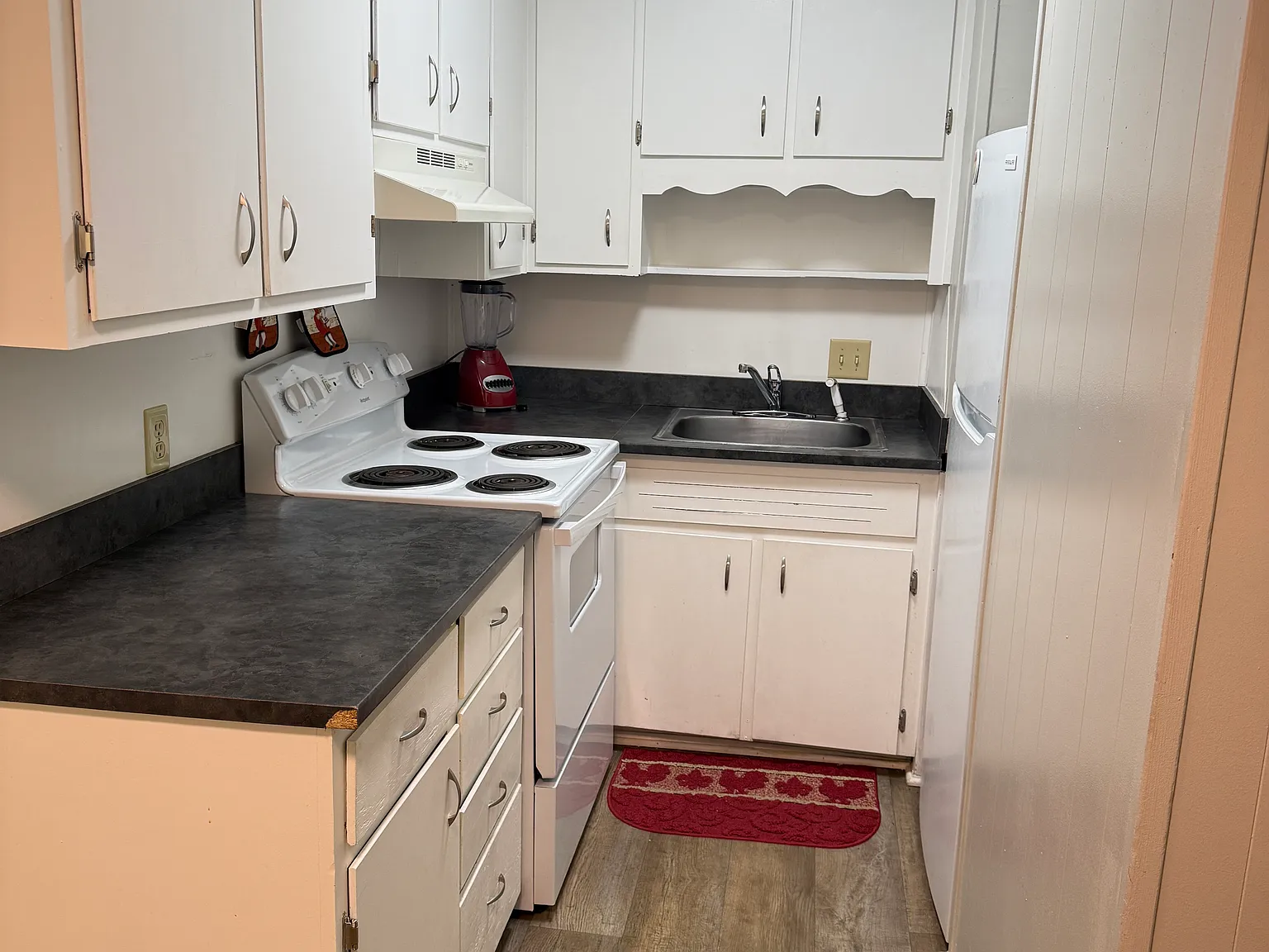 1 bed, 900 sqft, $700 — Photo 1