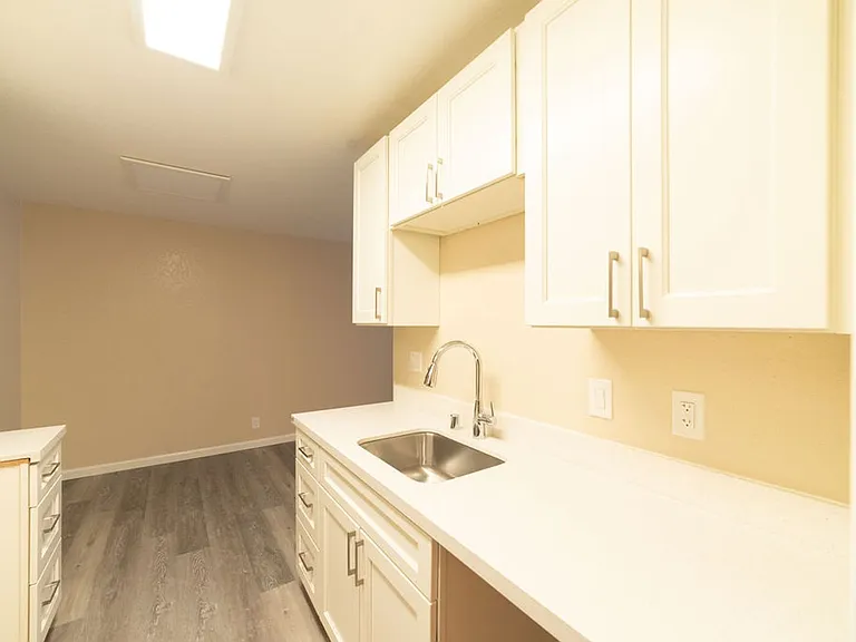 Beacon Hill Apartments — Photo 7