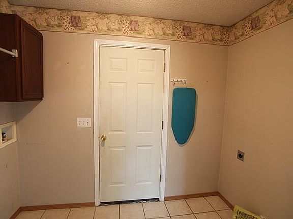 5th image of 1250 Aspen Cir