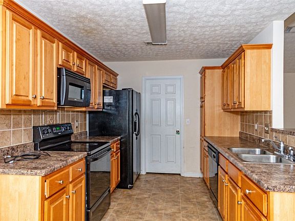3rd image of 348 Timberwood Dr