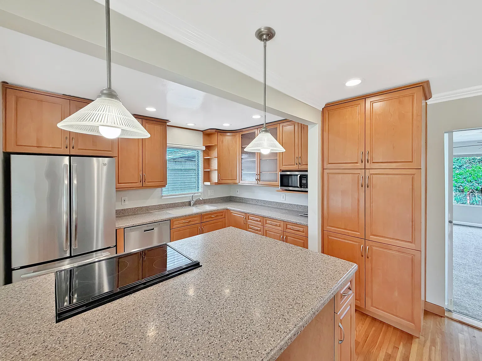 3 bed, 1796 sqft, $5,500 — Photo 2