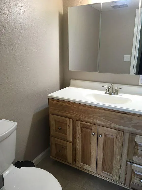 2 bed, 1.5 bath, 920 sqft, $1,350 — Photo 3