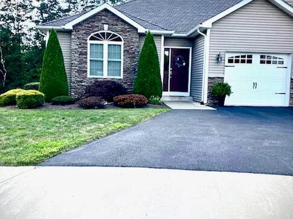 23 Somerset Dr, Hanover Township, PA 18706