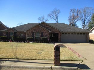 406 Ravenwood St, Henderson, TX 75654