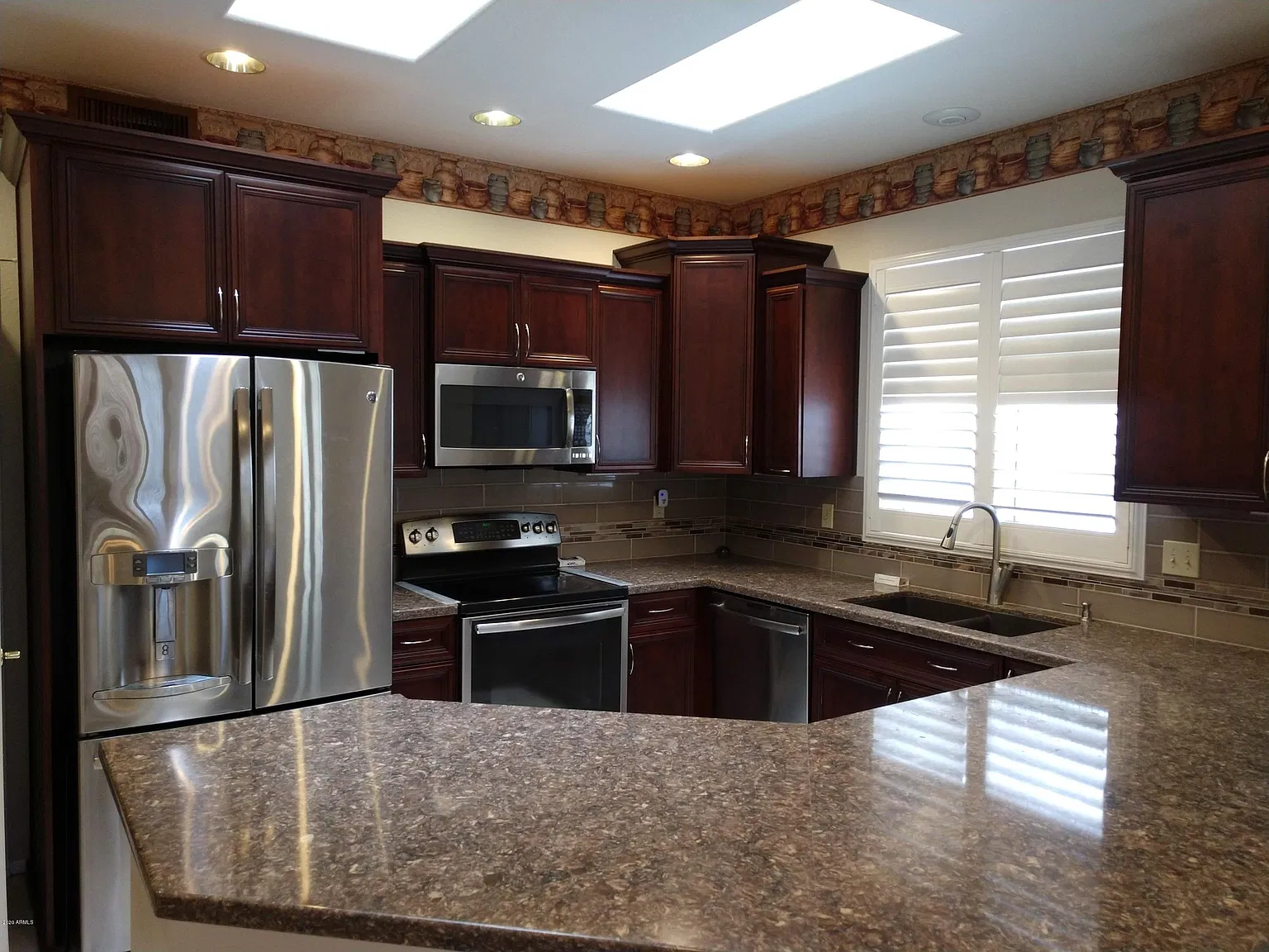 2 bed, 2.0 bath, 1787 sqft, $1,900 — Photo 2