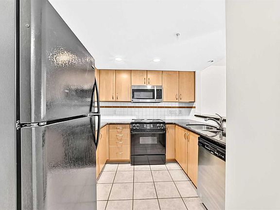 4th image of 1108 S 6th Ave SW #806