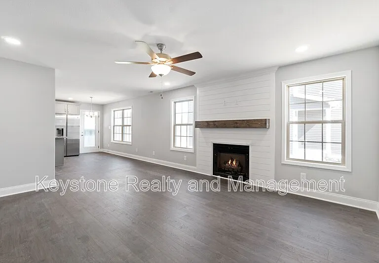 1093 Winesap Rd — Photo 3