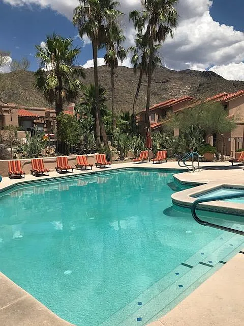 2 bed, 1000 sqft, $1,900 — Photo 3