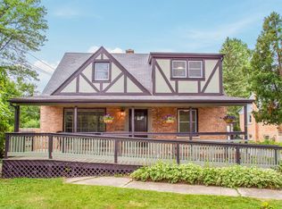 1230 Sunset Rd, Wheaton, IL 60189