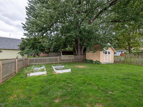 4th image of 971 Sheryl Dr