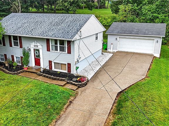 3rd image of 1729 Woodcrest Dr