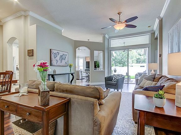Living area leading to lanai