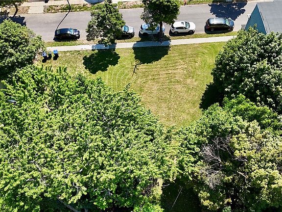 5th image of 112 Verplanck St Lot 61