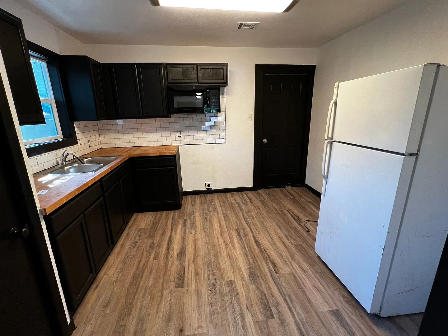 2 Bedroom 1 Bath Remodeled Farmhouse for Rent — Photo 4