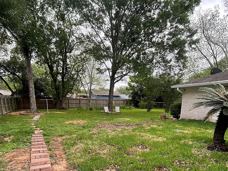2405 Byron Ave — Photo 11