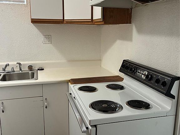 4th image of 5271 King St