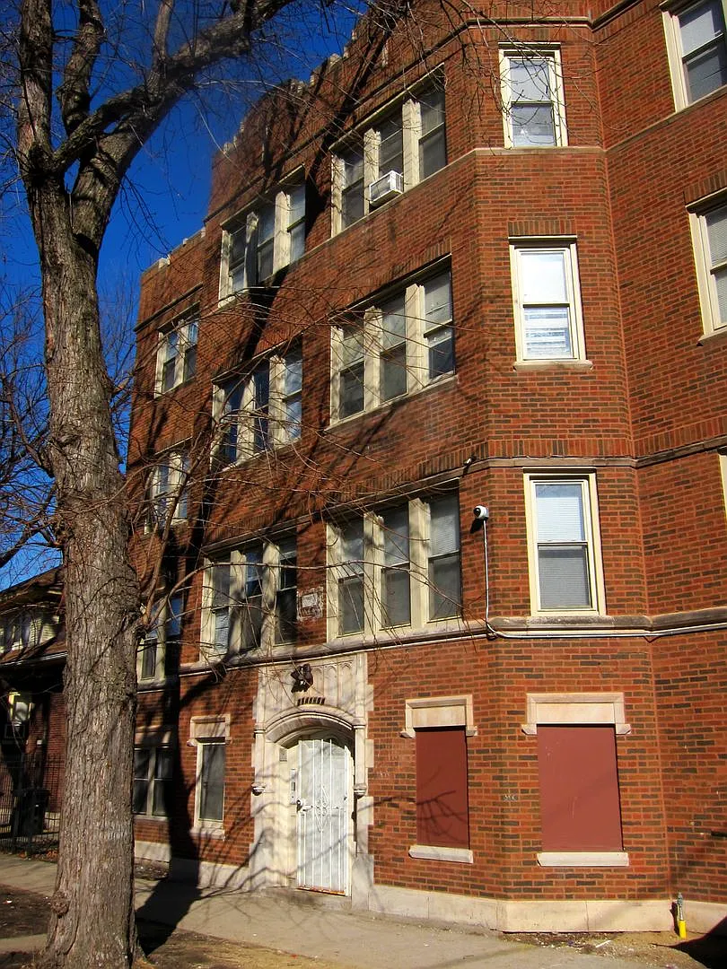 2 bed, $1,100 — Photo 1