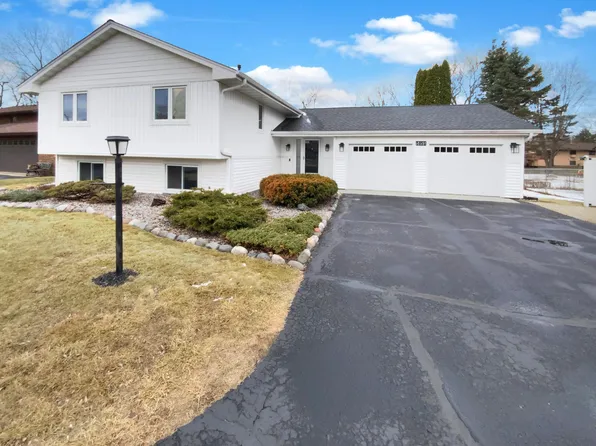 5855 Hodgson Rd, Shoreview, MN 55126