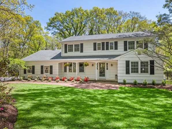 16 Southgate Road, Setauket, NY 11733
