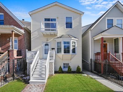 2913 N Washtenaw Ave, Chicago, IL, 60618