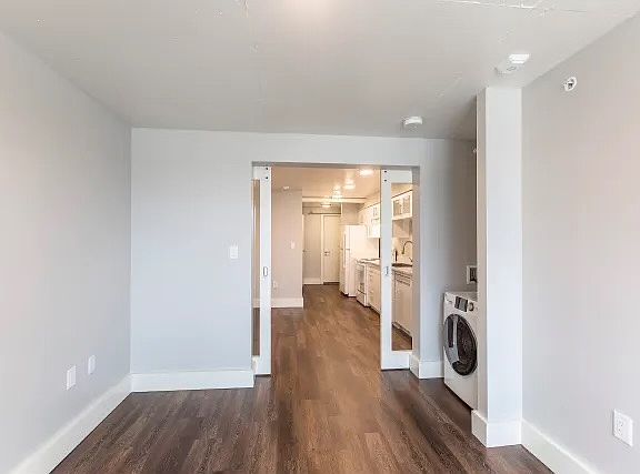 2nd image of 803 Waimanu St #601