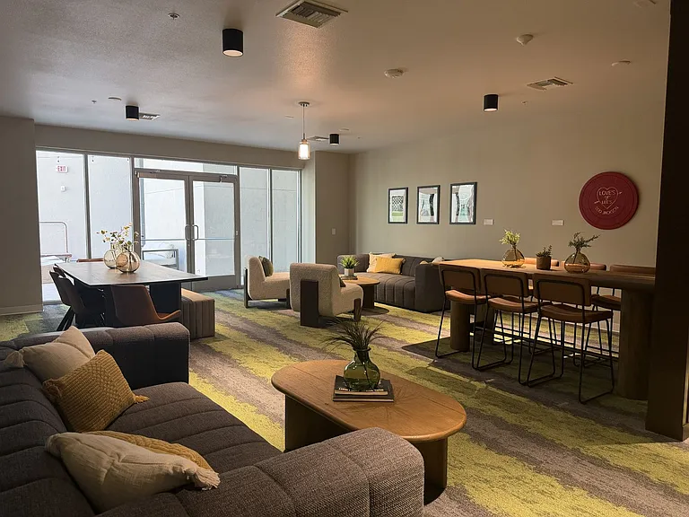 Comfortable Affordable 580 SqFt 1 Bed, 1 Bath - shareWESTSIDE Las Vegas — Photo 17