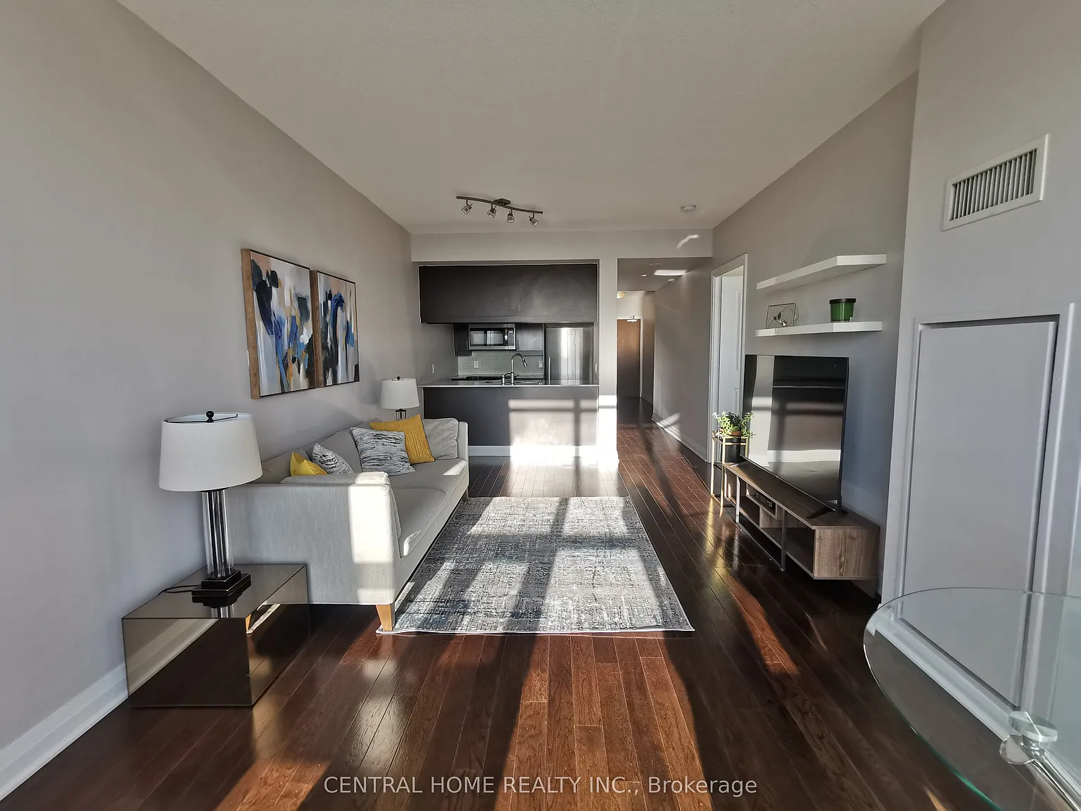 1055 Southdown Rd — Photo 2