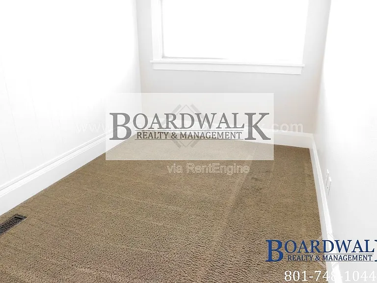 657 E Warnock Ave — Photo 28
