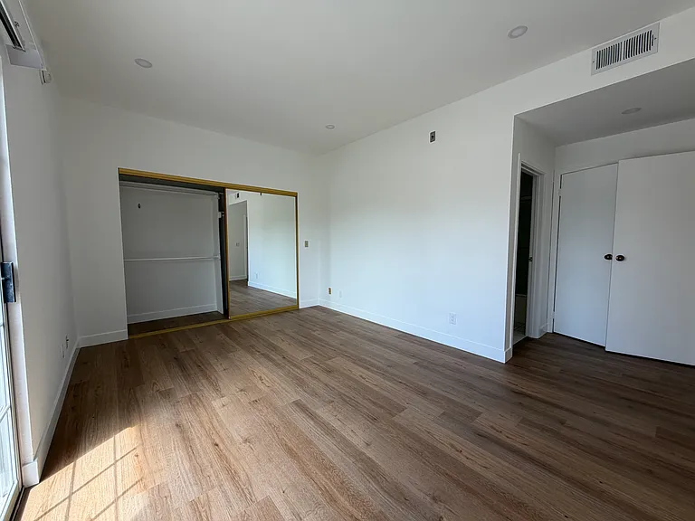 923 S Shenandoah St #4 — Photo 7