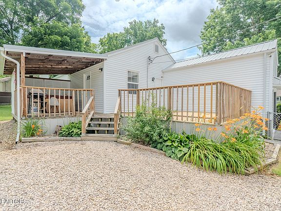 2nd image of 213 Colonial Dr