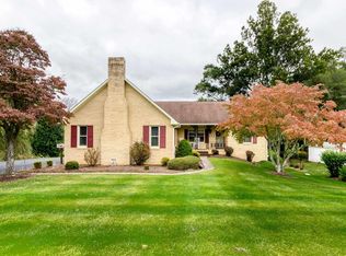 509 Country Club Dr, Pearisburg, VA 24134