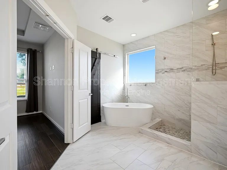 605 Dumble St — Photo 26