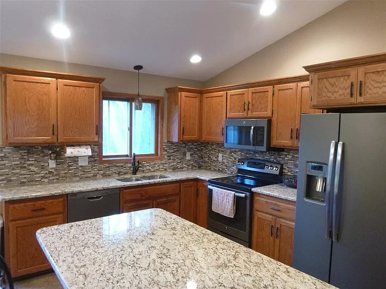 808 Chalet Dr NW — Photo 3