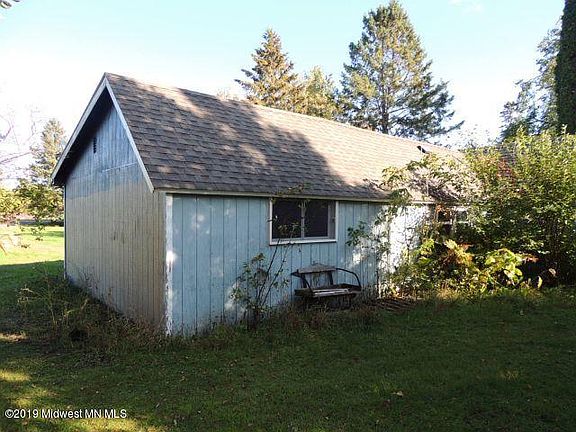 4th image of 133 Balmoral Ave