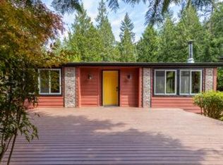 11693 Laurelwood Ln NE, Bainbridge Island, WA 98110