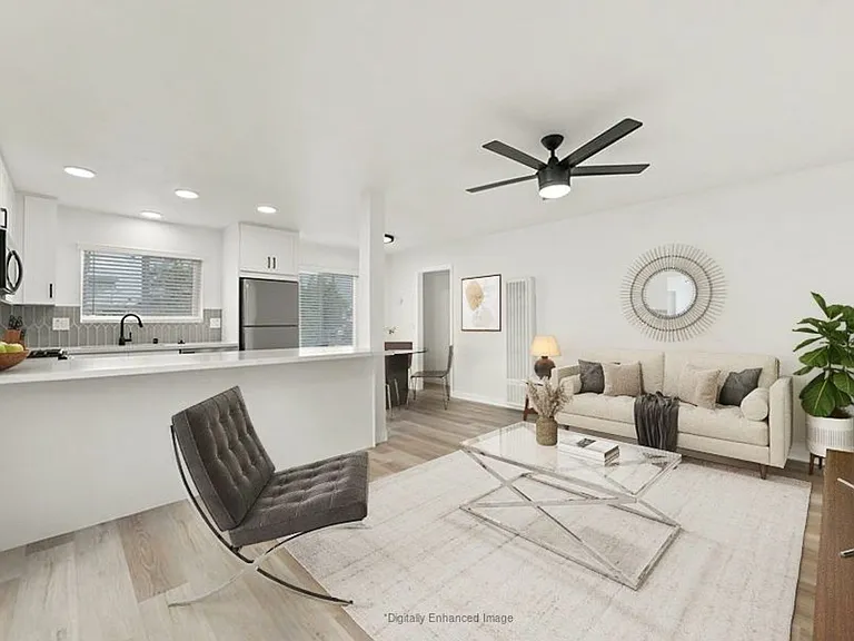 Limited-Time Offer: Ask about our $1,000 Look & Lease special*. — Photo 14
